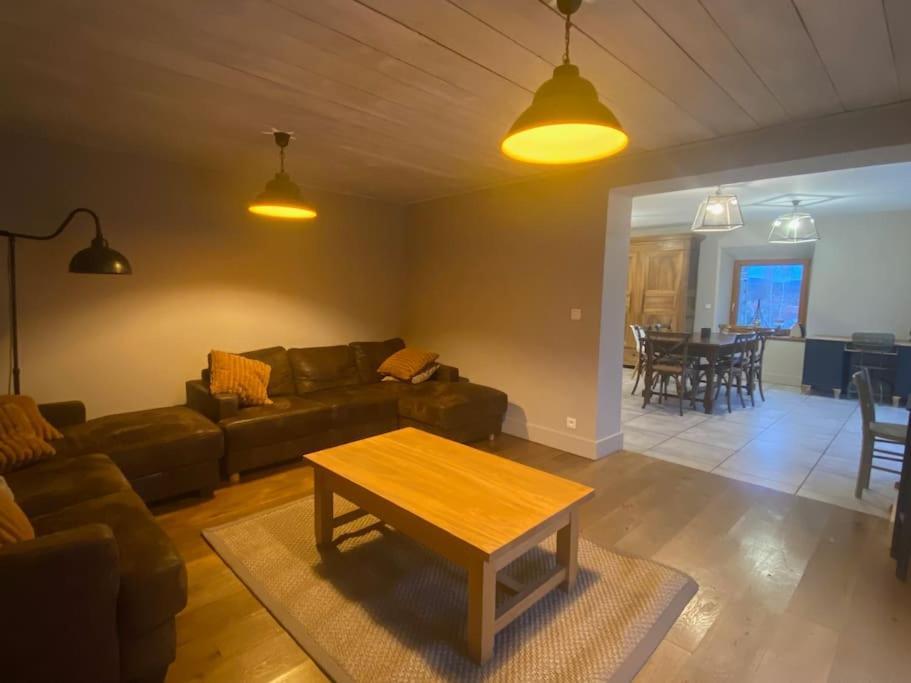 Logement Dans Maison + Exterieur Orchamps-Vennes Bagian luar foto