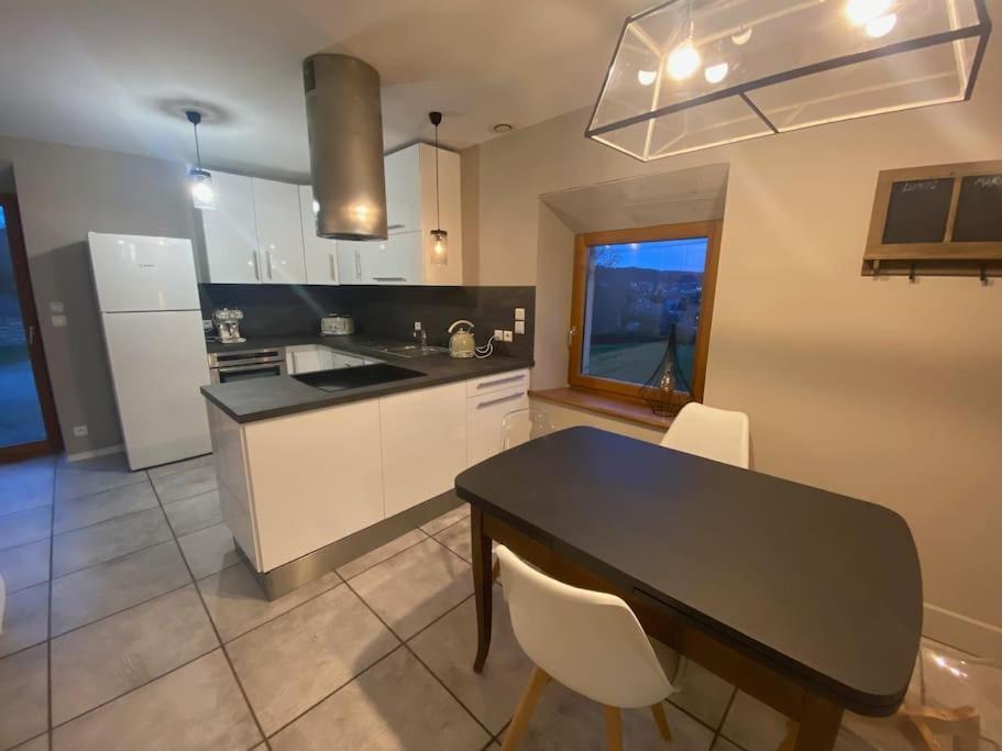 Logement Dans Maison + Exterieur Orchamps-Vennes Bagian luar foto